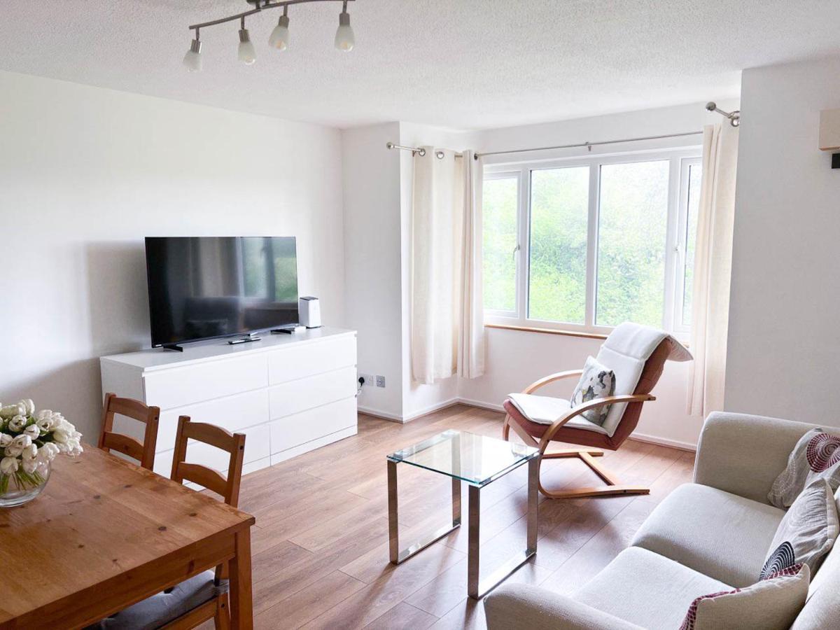 Lovely 2 Bedroom Flat With Free Parking, Great Transport Links To Central London, The Excel Centre, Canary Wharf And The O2! ภายนอก รูปภาพ