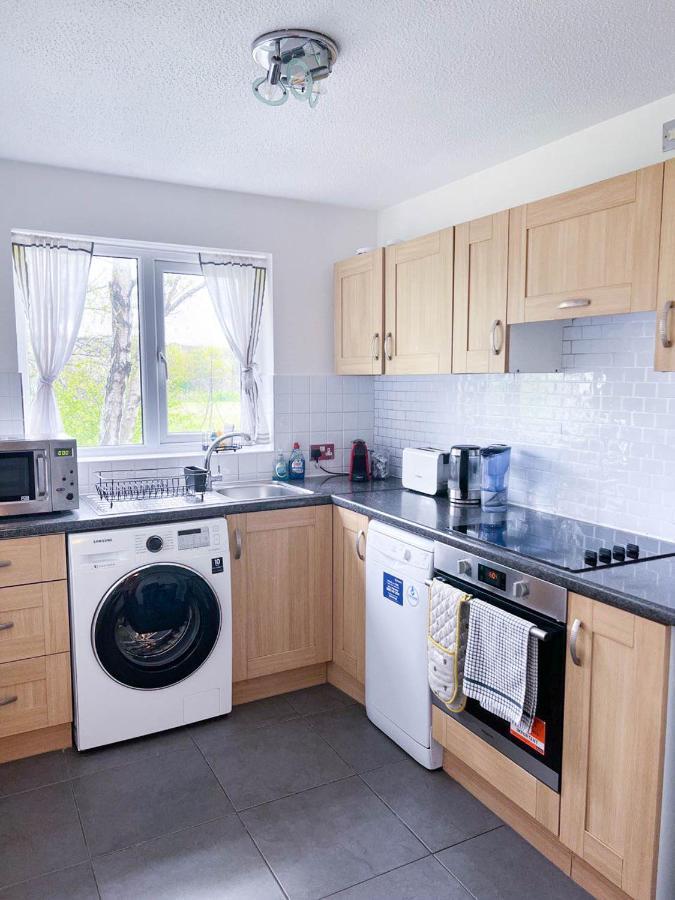 Lovely 2 Bedroom Flat With Free Parking, Great Transport Links To Central London, The Excel Centre, Canary Wharf And The O2! ภายนอก รูปภาพ