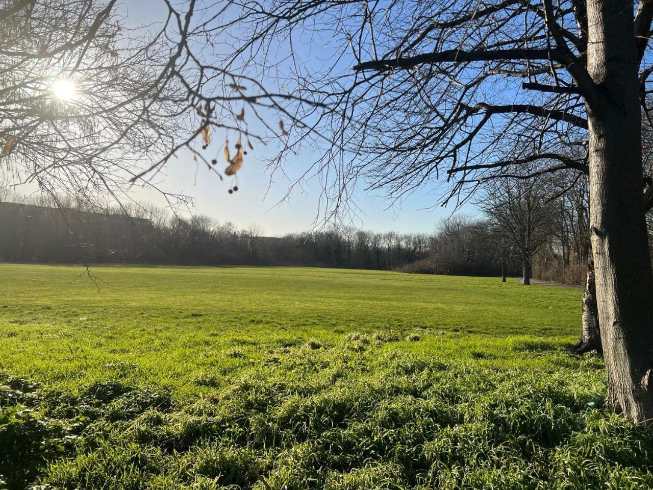 Lovely 2 Bedroom Flat With Free Parking, Great Transport Links To Central London, The Excel Centre, Canary Wharf And The O2! ภายนอก รูปภาพ